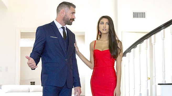 Брюнетка на каблуках встала раком перед зрелым любовником